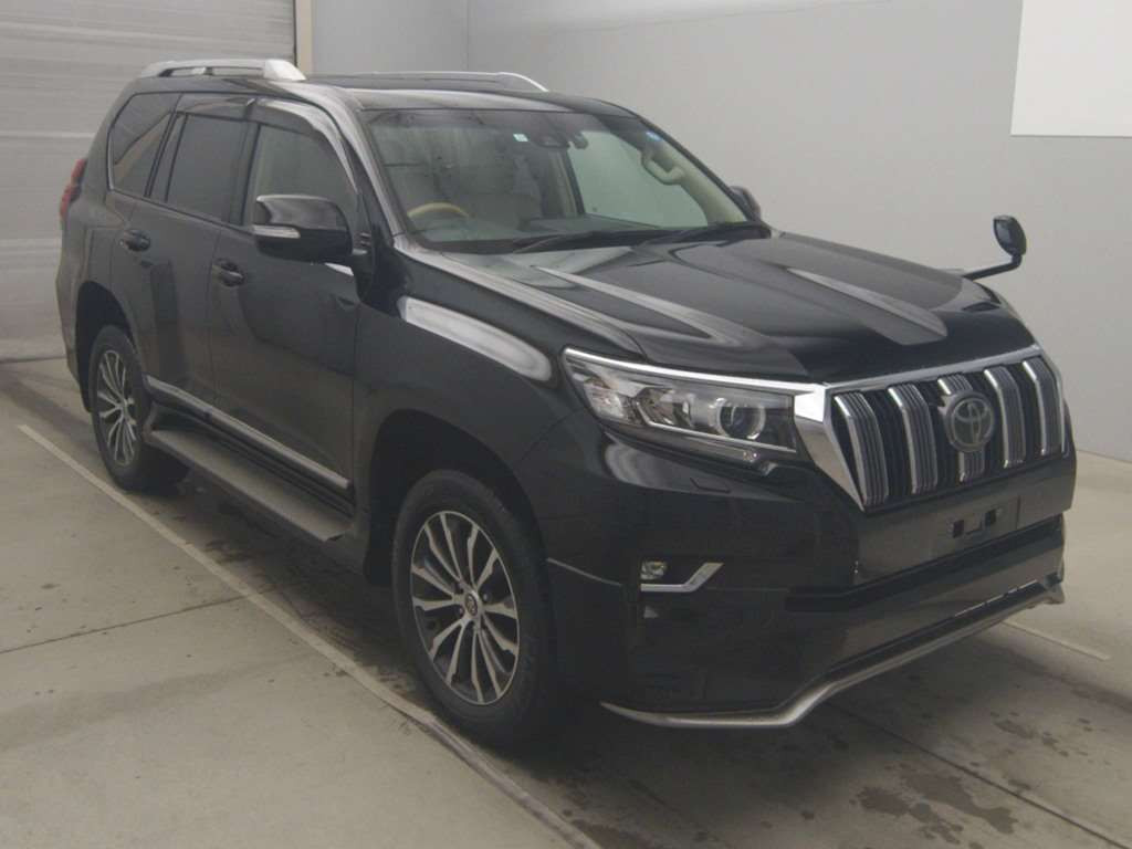 2017 Toyota Land Cruiser Prado TRJ150W[2]