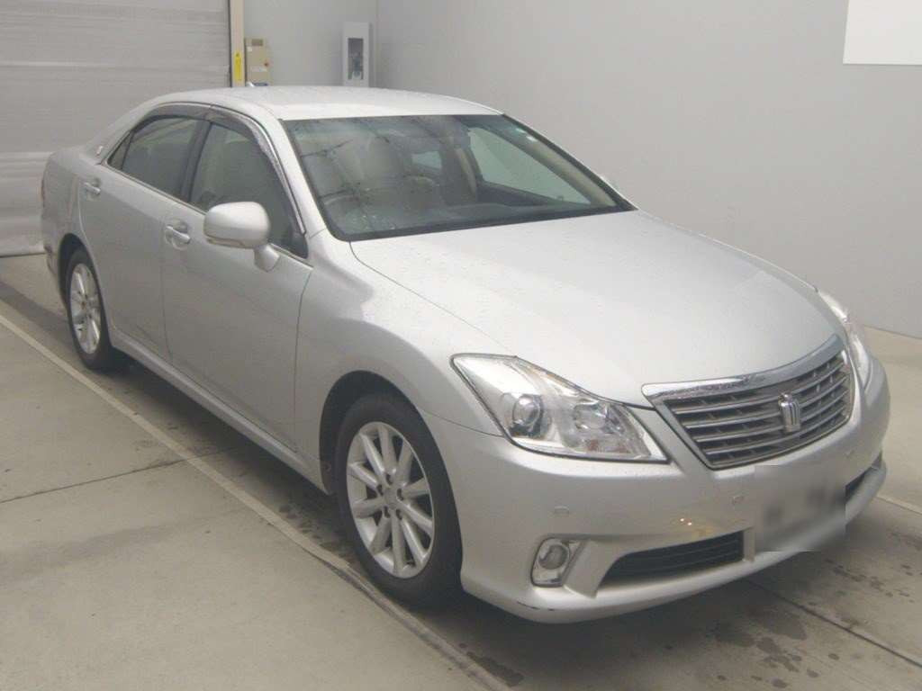 2010 Toyota Crown GRS202[2]