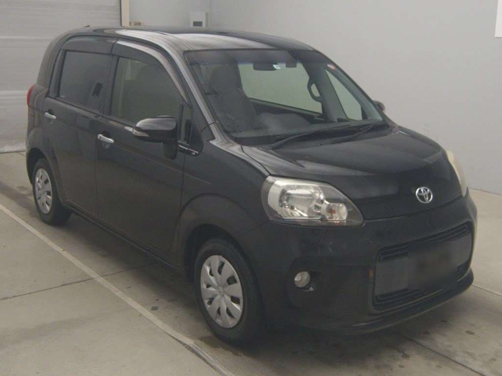 2013 Toyota Porte NSP140[2]