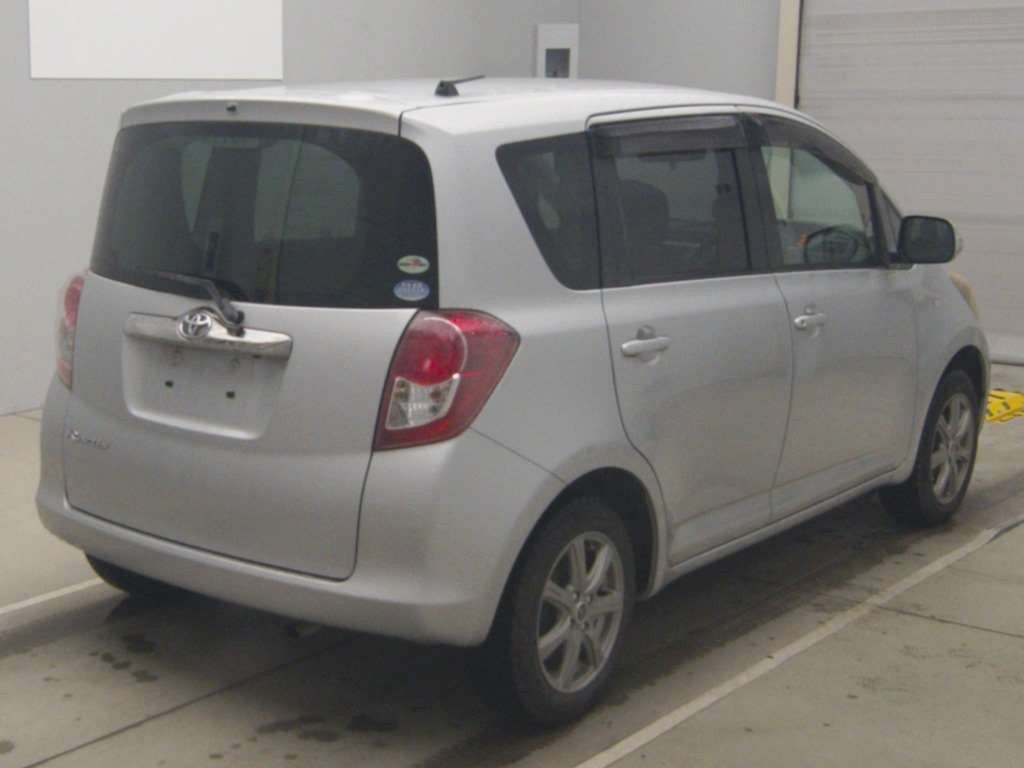 2010 Toyota Ractis SCP100[1]