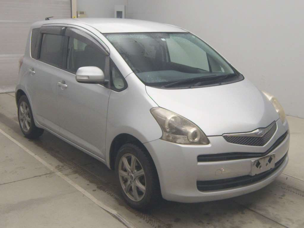 2010 Toyota Ractis SCP100[2]