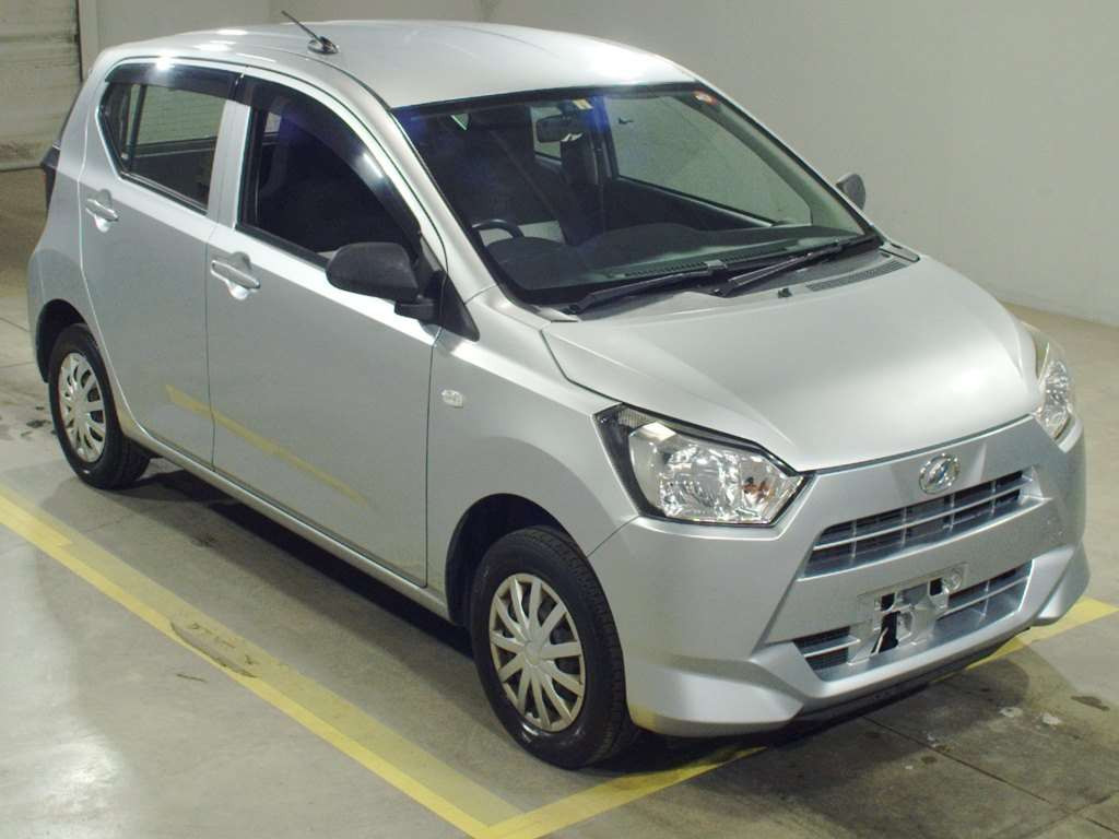 2017 Daihatsu Mira es LA360S[2]