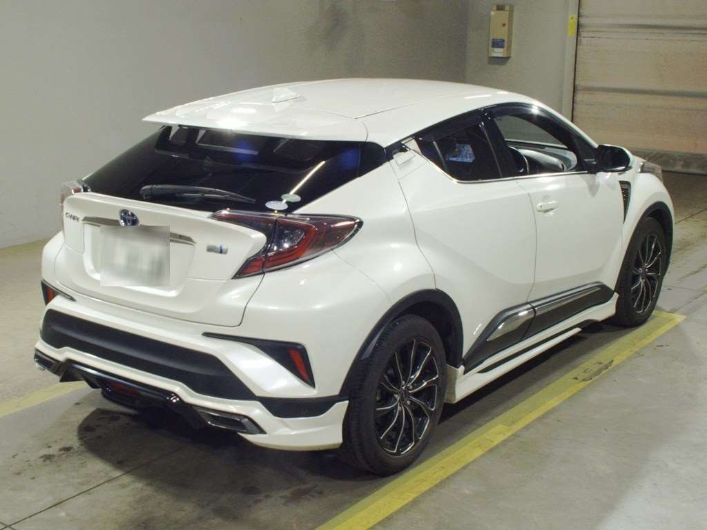 2017 Toyota C-HR ZYX10[1]