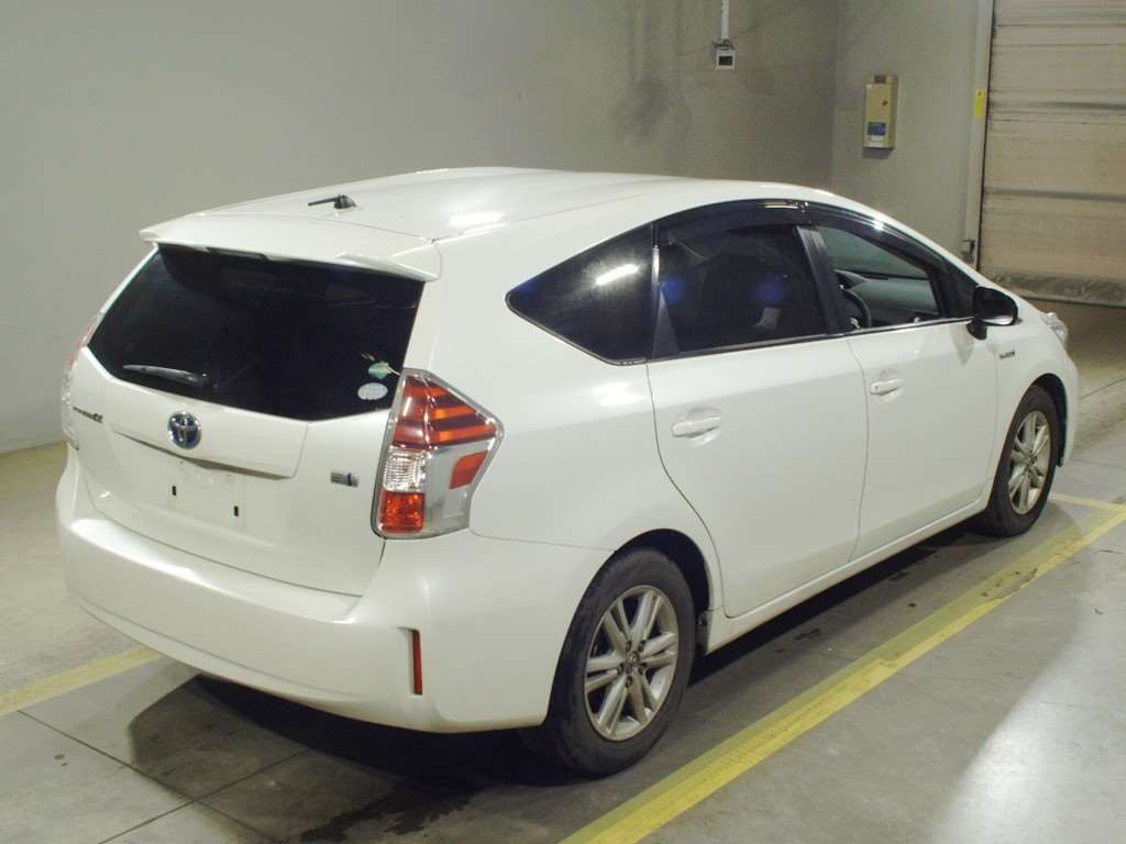 2014 Toyota Prius alpha ZVW41W[1]