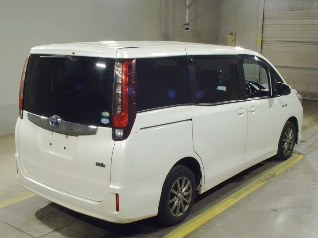 2014 Toyota Noah ZWR80G[1]