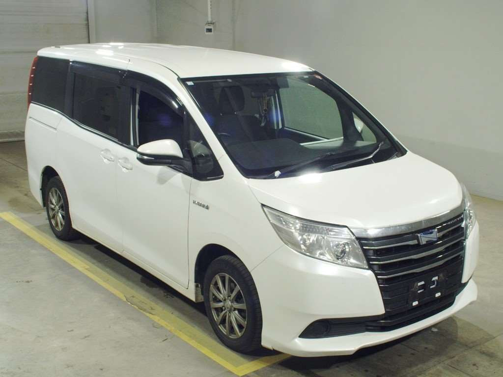 2014 Toyota Noah ZWR80G[2]