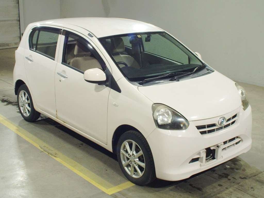 2011 Daihatsu Mira es LA310S[2]