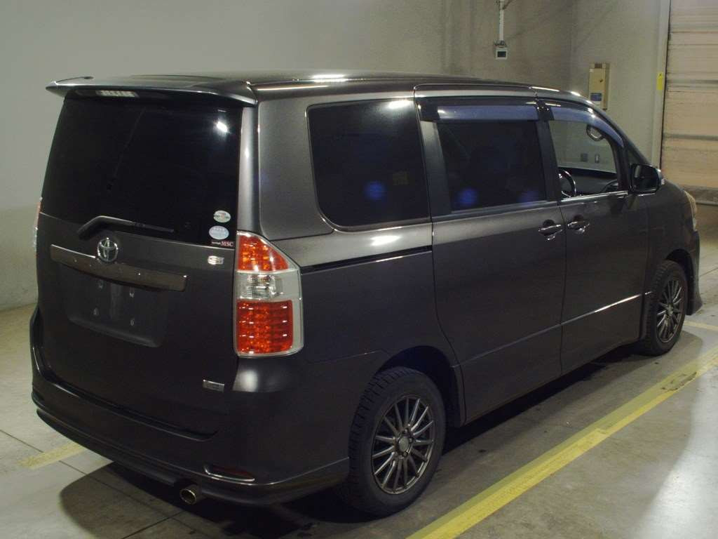 2009 Toyota Noah ZRR75W[1]