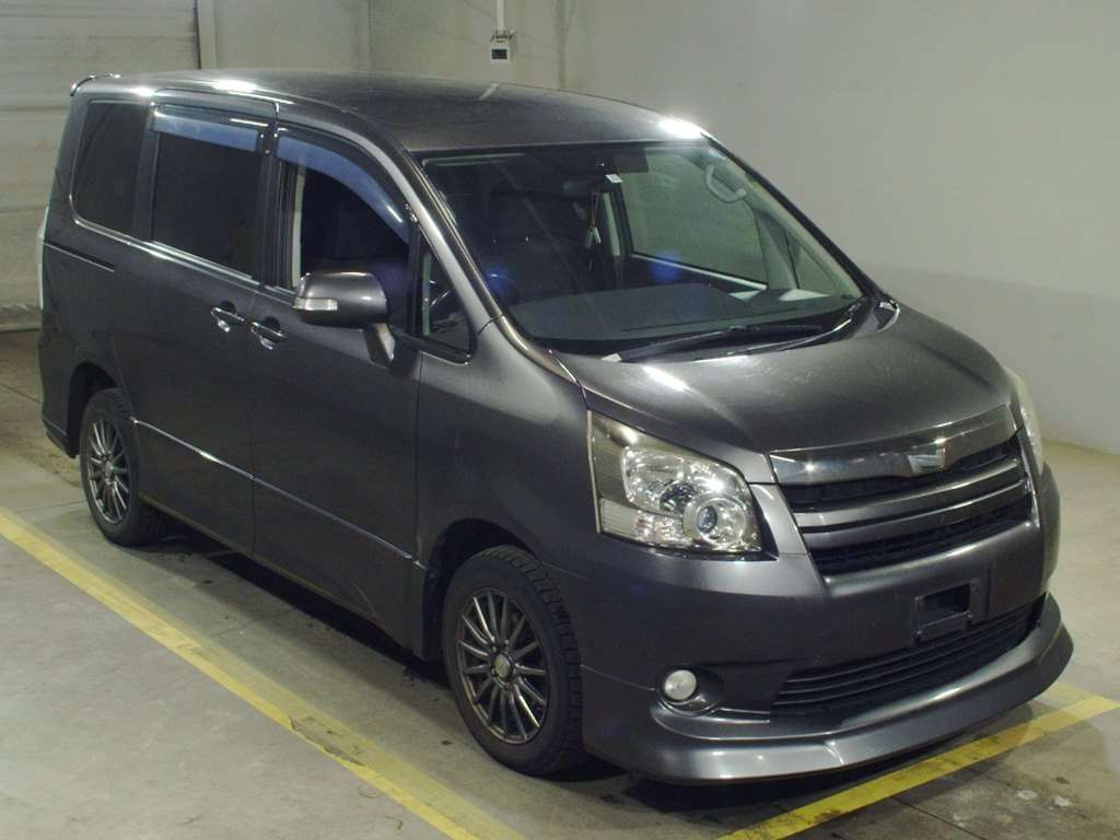 2009 Toyota Noah ZRR75W[2]