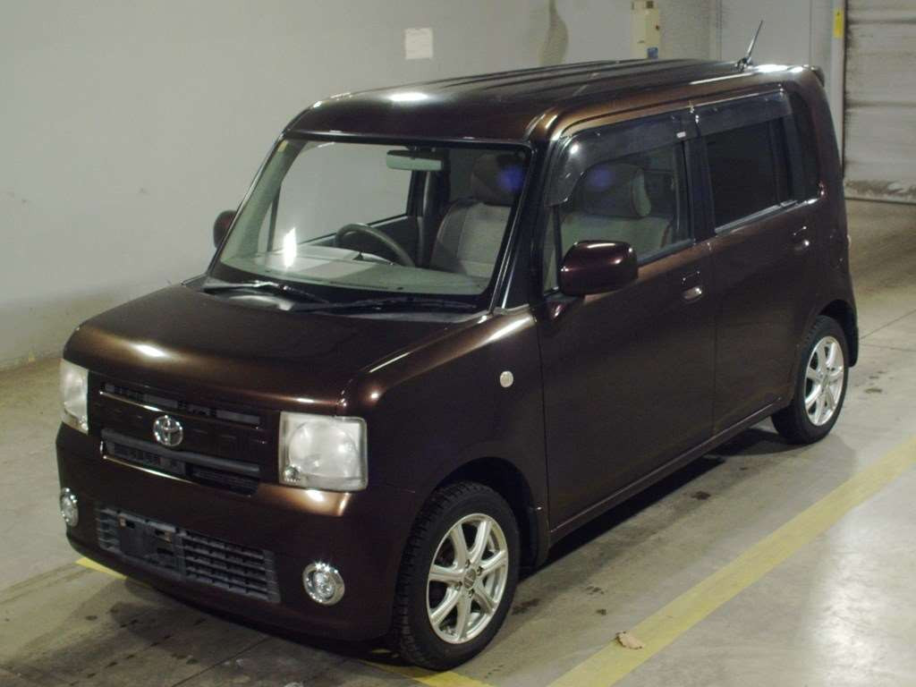 2011 Toyota Pixis Space L585A[0]