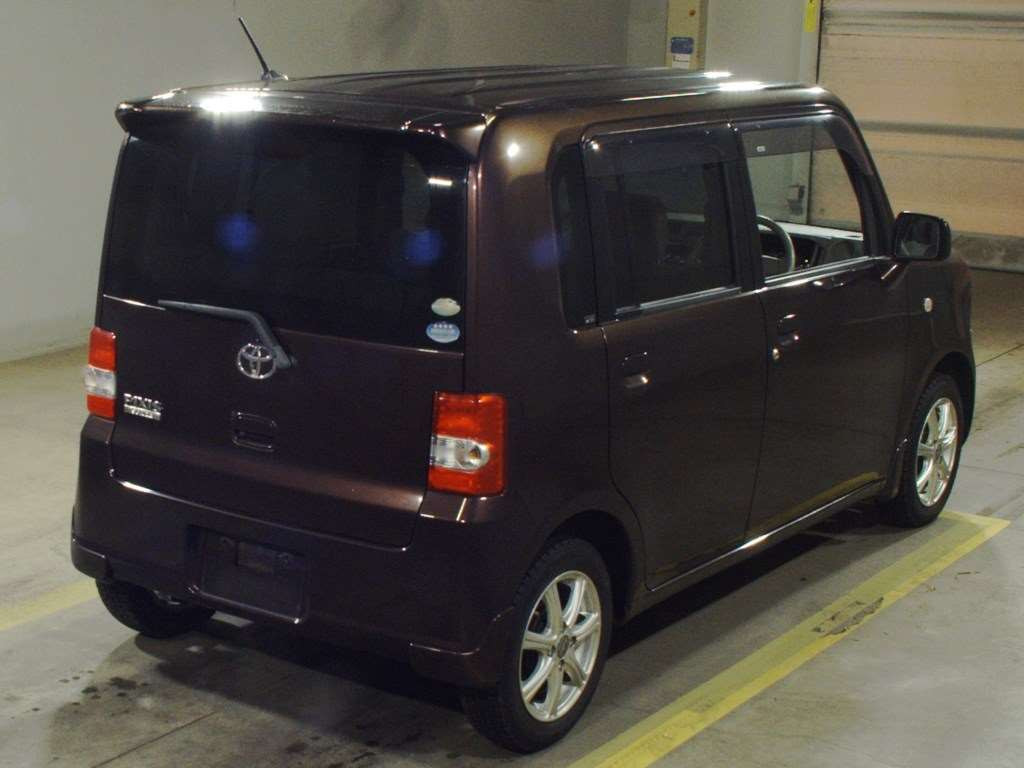 2011 Toyota Pixis Space L585A[1]