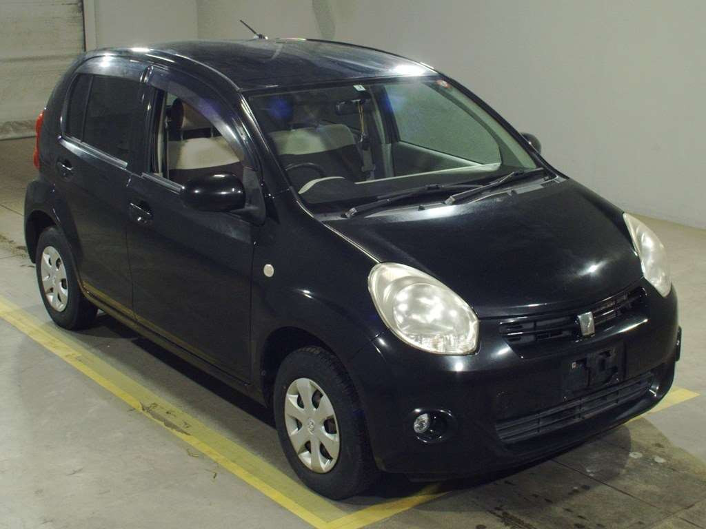 2010 Toyota Passo KGC35[2]