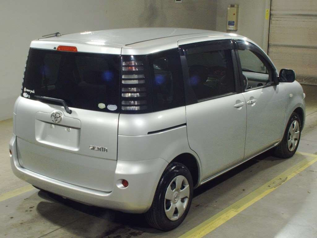 2004 Toyota Sienta NCP81G[1]