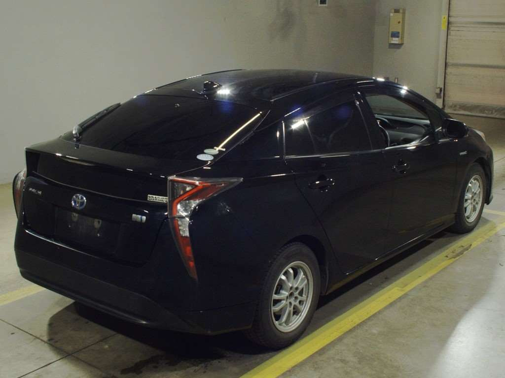 2017 Toyota Prius ZVW50[1]