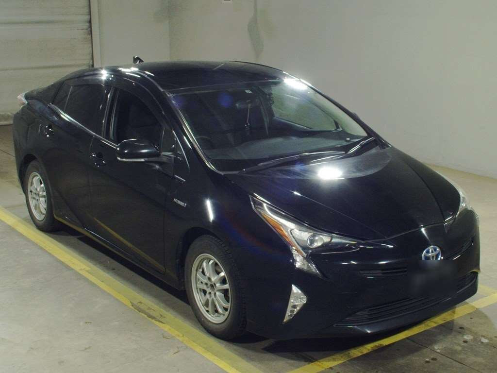 2017 Toyota Prius ZVW50[2]