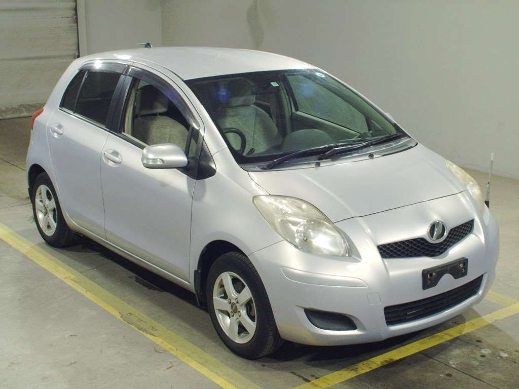 2009 Toyota Vitz SCP90[2]