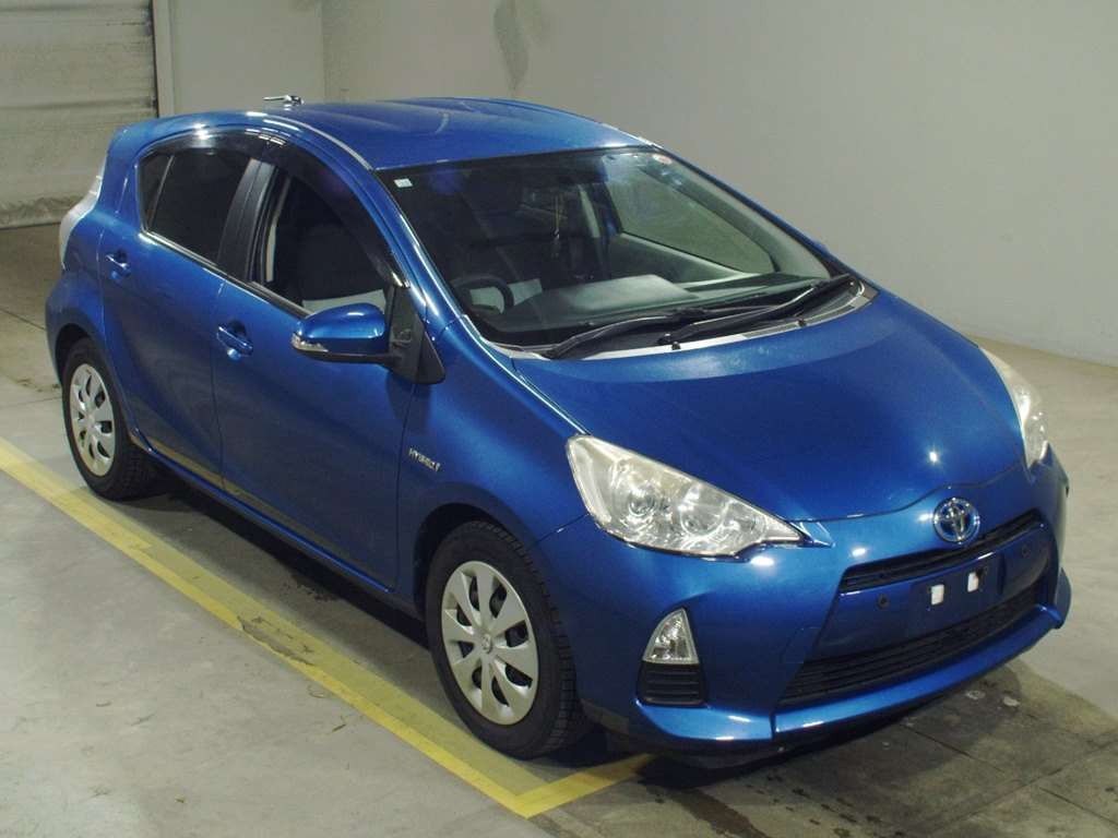 2012 Toyota Aqua NHP10[2]