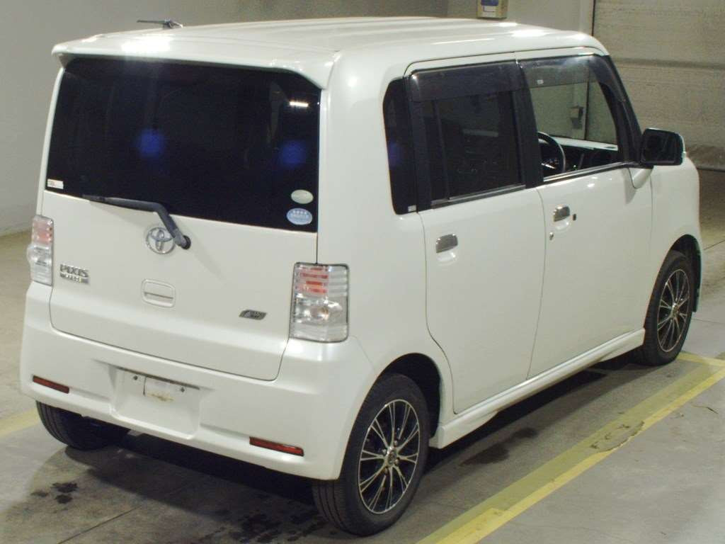 2011 Daihatsu Move Conte L585S[1]