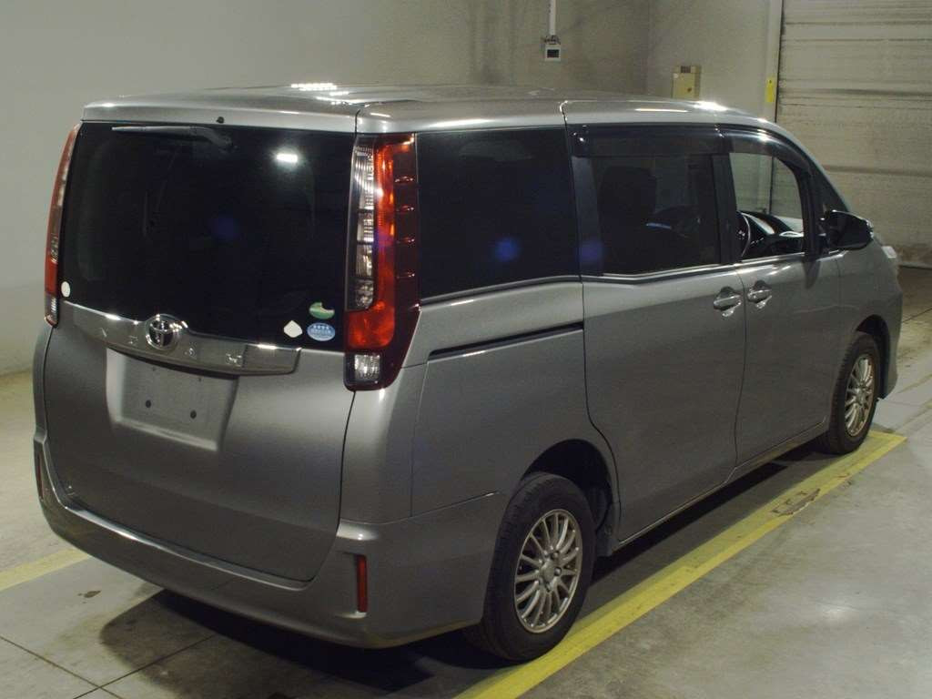 2015 Toyota Noah ZRR85G[1]