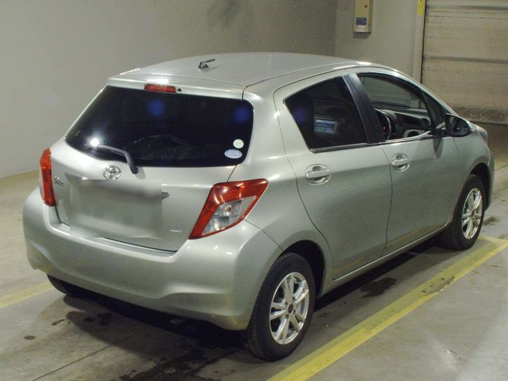 2013 Toyota Vitz NSP135[1]