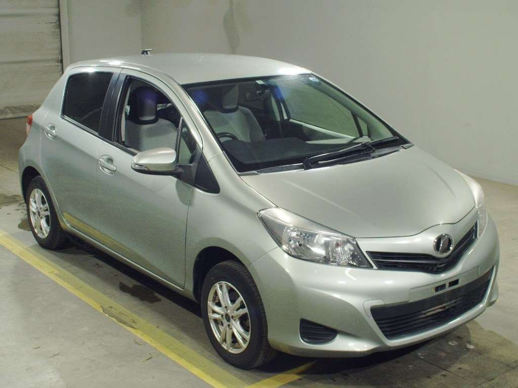 2013 Toyota Vitz NSP135[2]