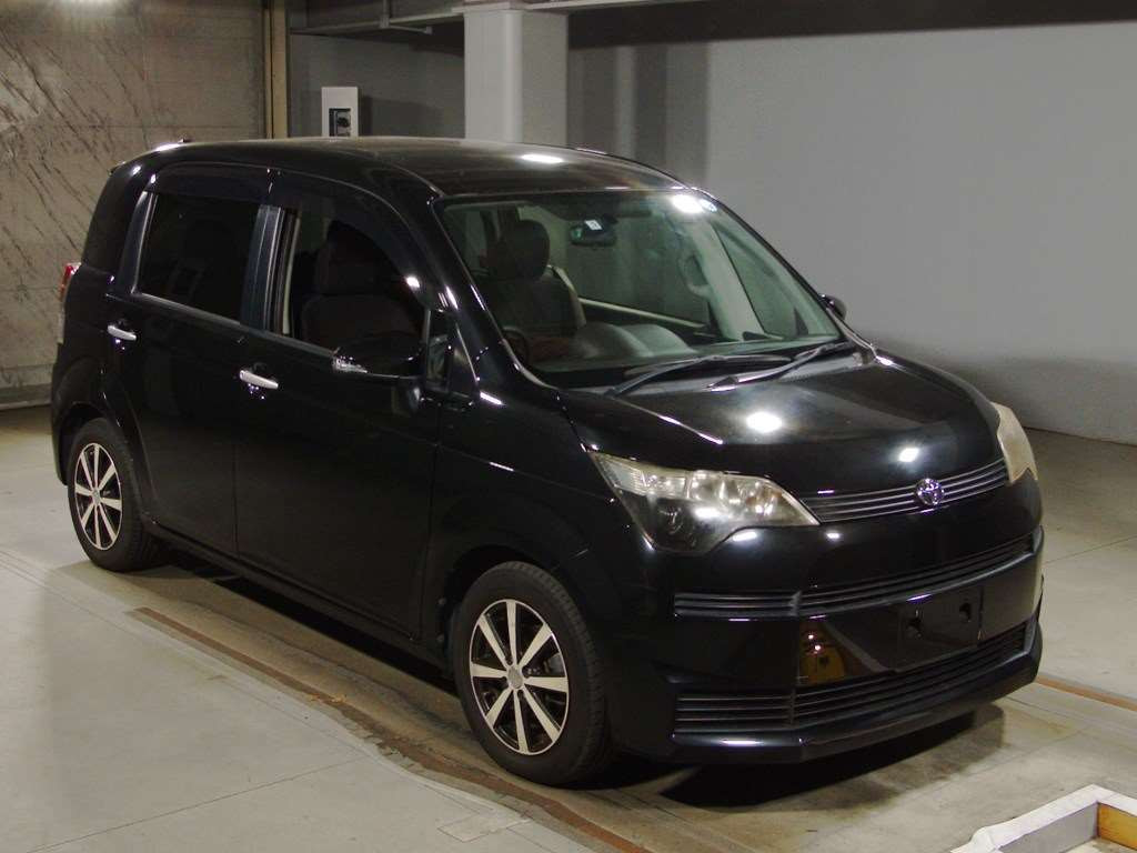 2013 Toyota Spade NCP141[2]