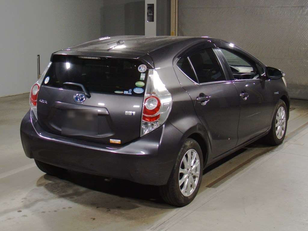 2012 Toyota Aqua NHP10[1]