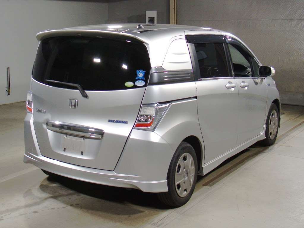 2012 Honda Freed spike hybrid GP3[1]