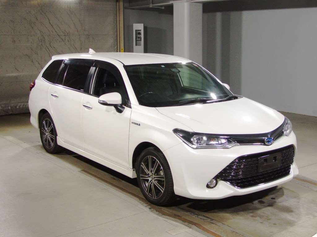 2015 Toyota Corolla Fielder NKE165G[2]