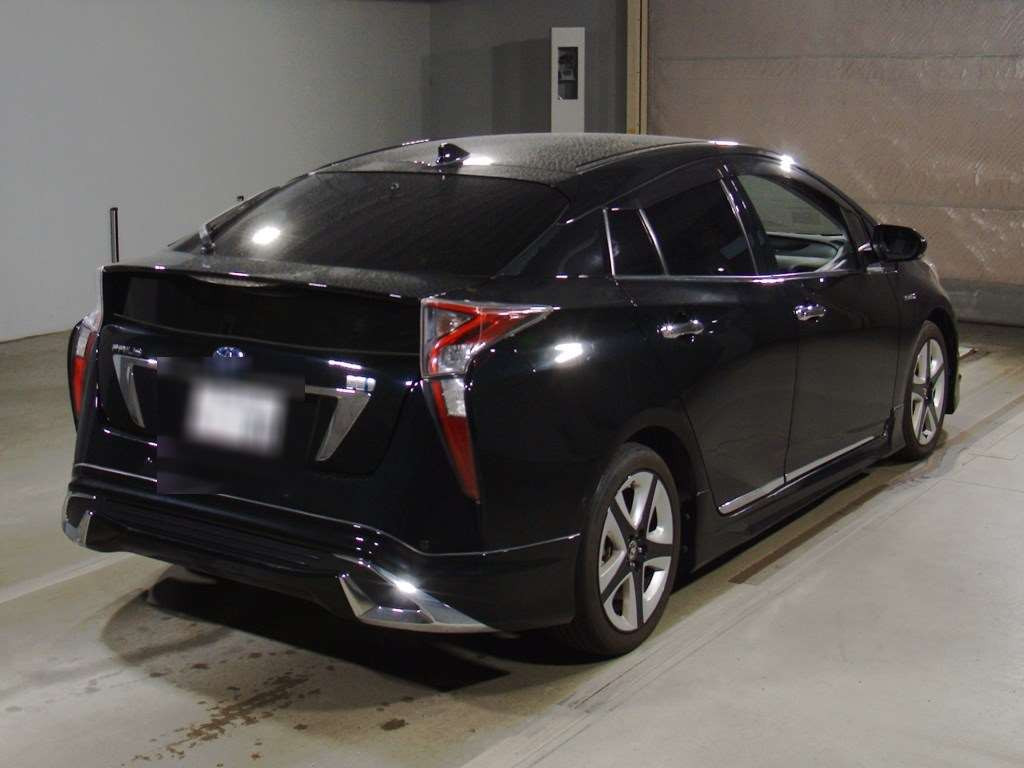 2017 Toyota Prius ZVW51[1]