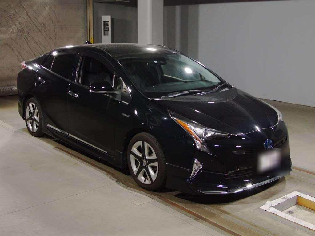 2017 Toyota Prius ZVW51[2]