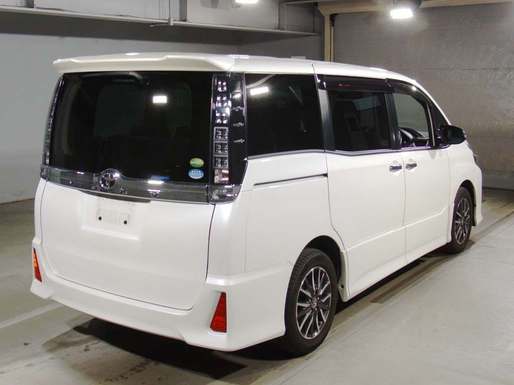 2015 Toyota Voxy ZRR80W[1]