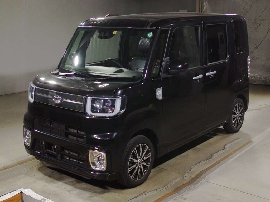 2022 Toyota Pixis Mega LA700A[0]