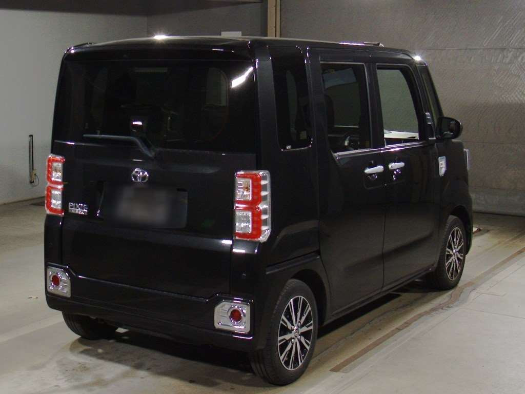 2022 Toyota Pixis Mega LA700A[1]