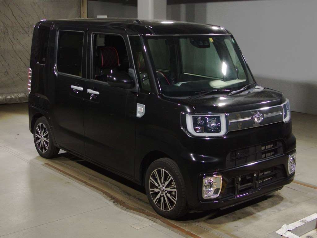 2022 Toyota Pixis Mega LA700A[2]