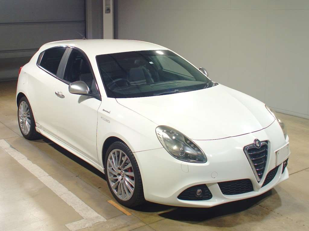 2014 Alfa Romeo Giulietta 940141[2]