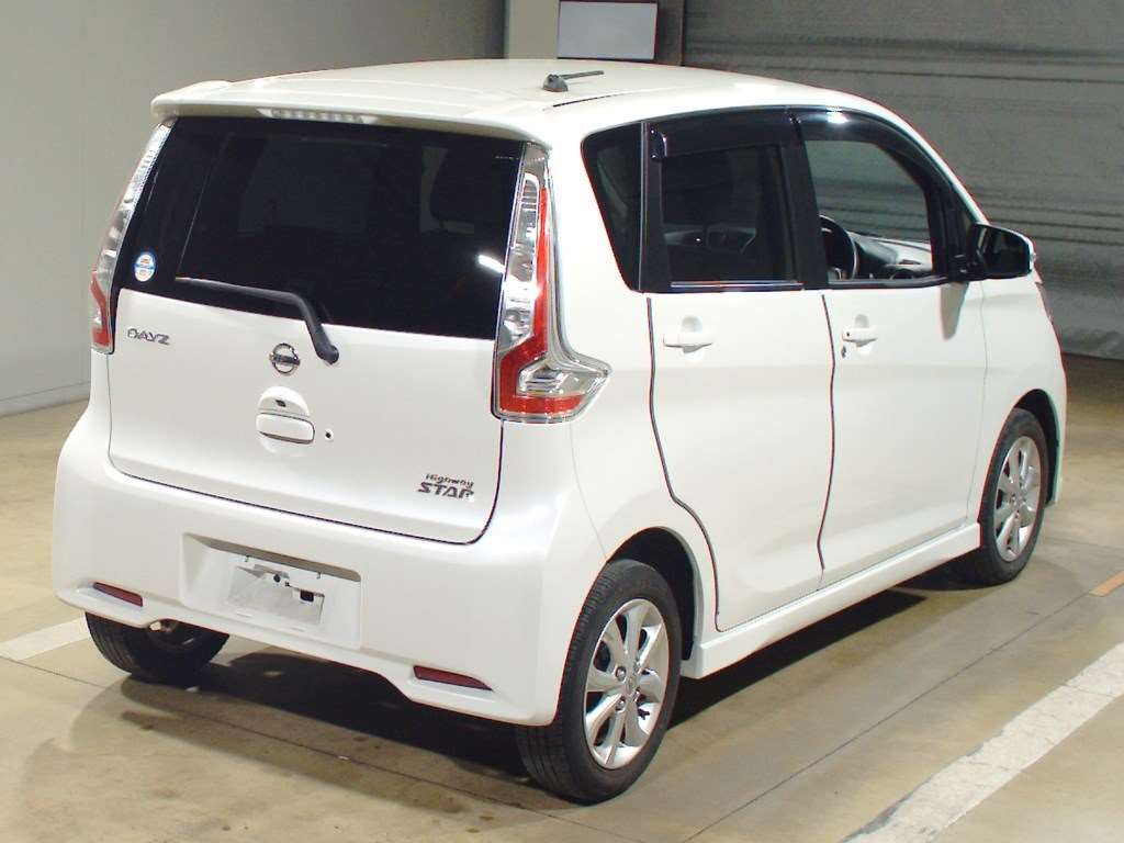 2018 Nissan DAYZ B21W[1]