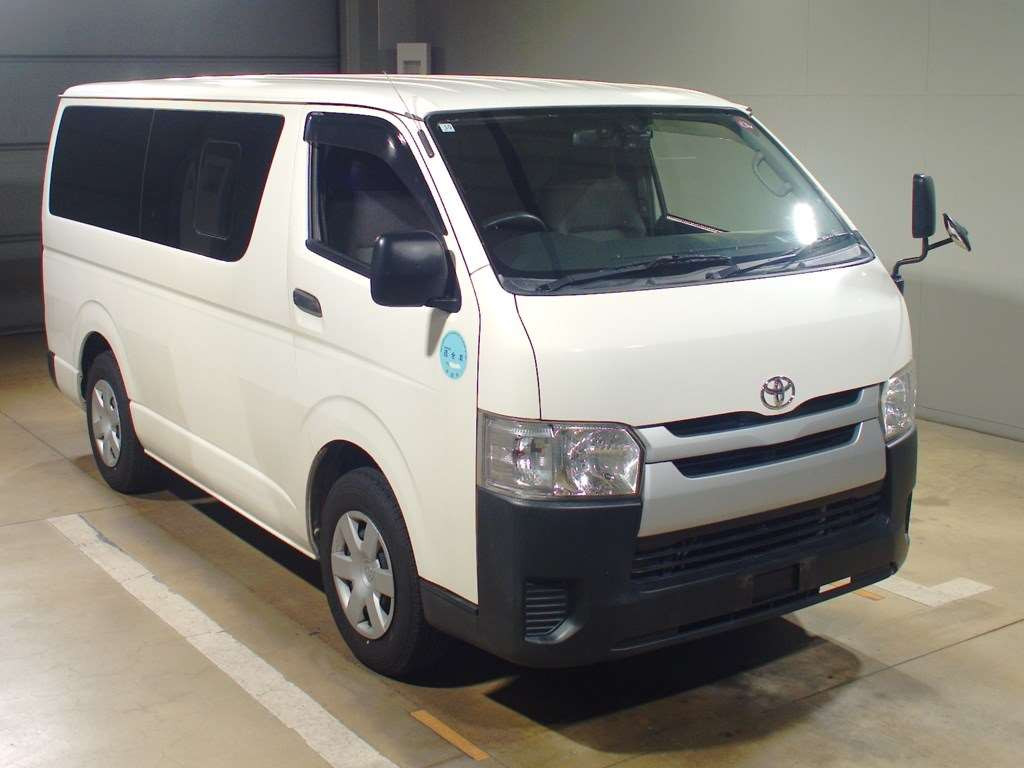 2014 Toyota Hiace Van TRH200V[2]