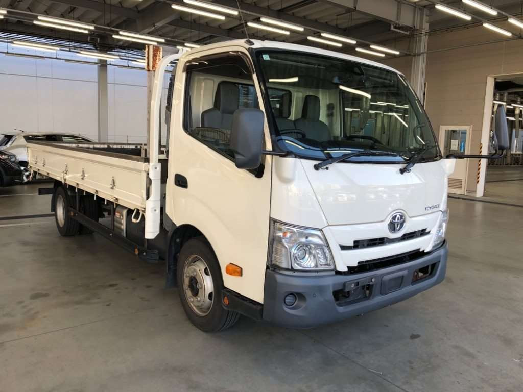 2019 Toyota Toyoace Truck XZU722[2]