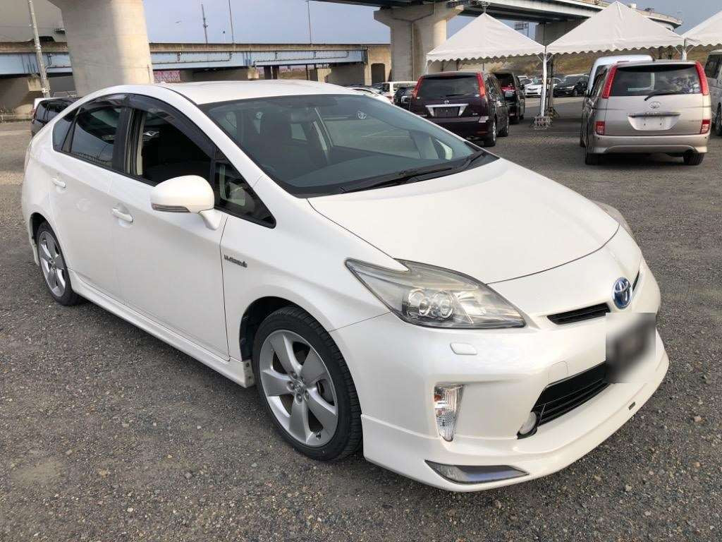 2014 Toyota Prius ZVW30[2]