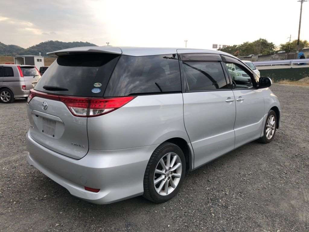 2009 Toyota Estima ACR50W[1]