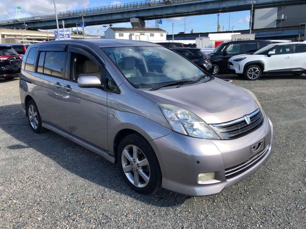 2006 Toyota Isis ANM10W[2]