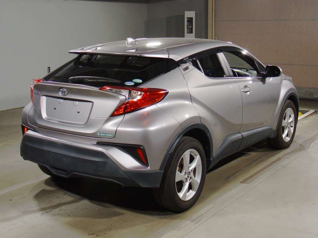 2017 Toyota C-HR NGX50[1]