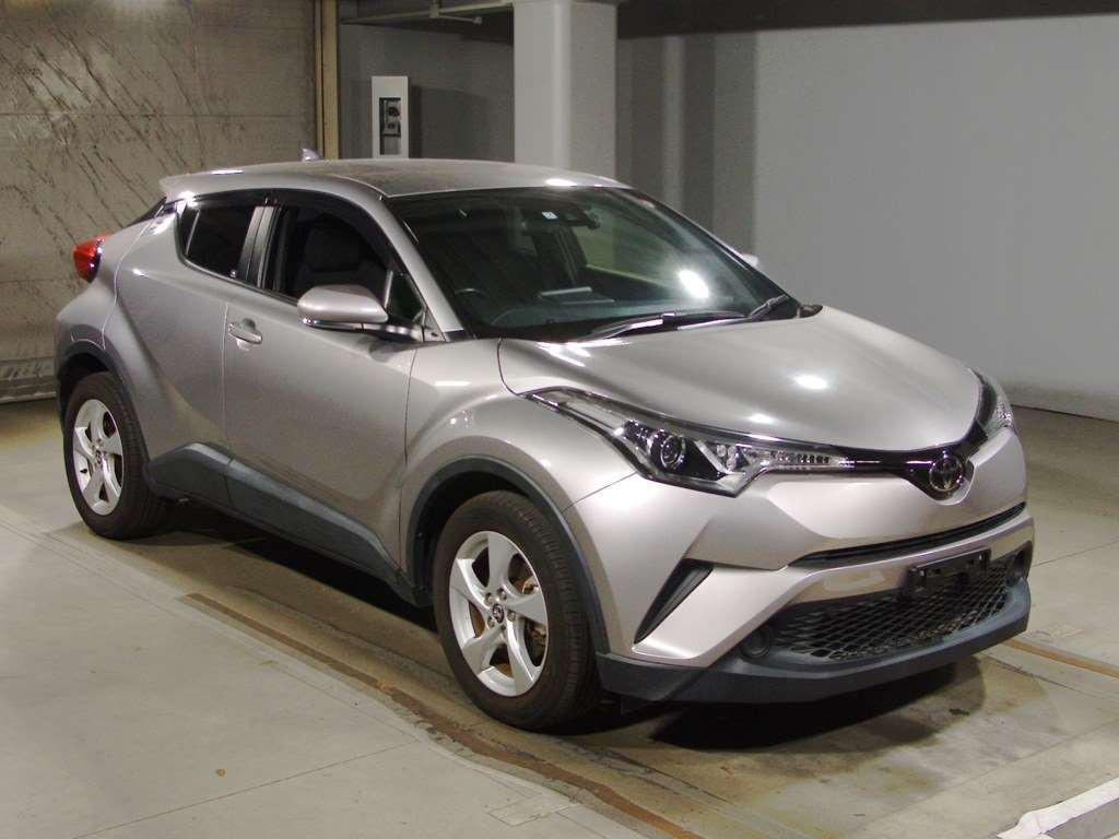 2017 Toyota C-HR NGX50[2]