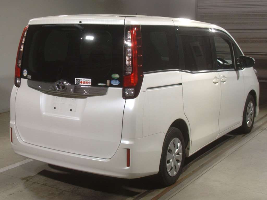 2015 Toyota Noah ZRR80G[1]