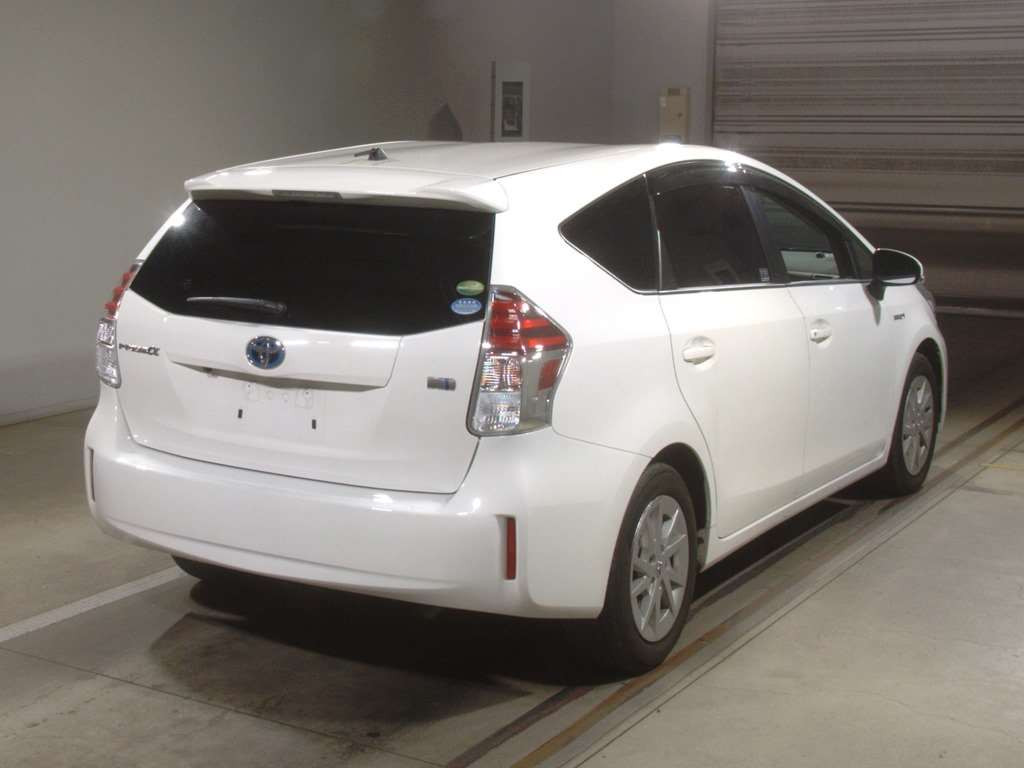 2019 Toyota Prius alpha ZVW41W[1]