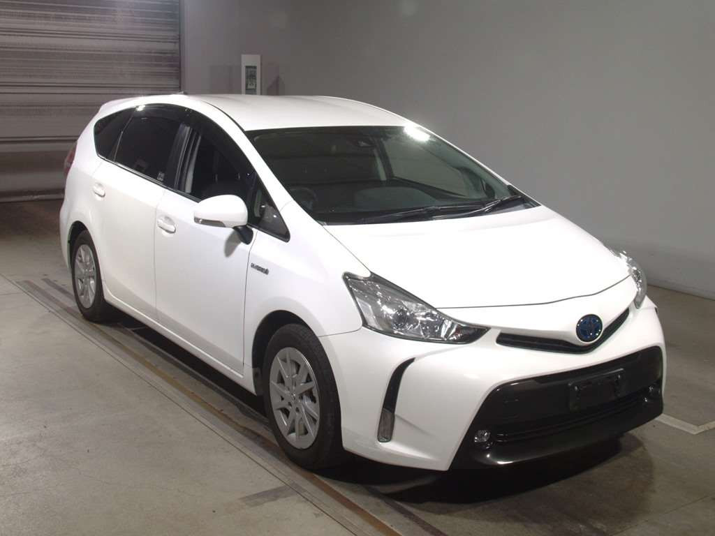 2019 Toyota Prius alpha ZVW41W[2]