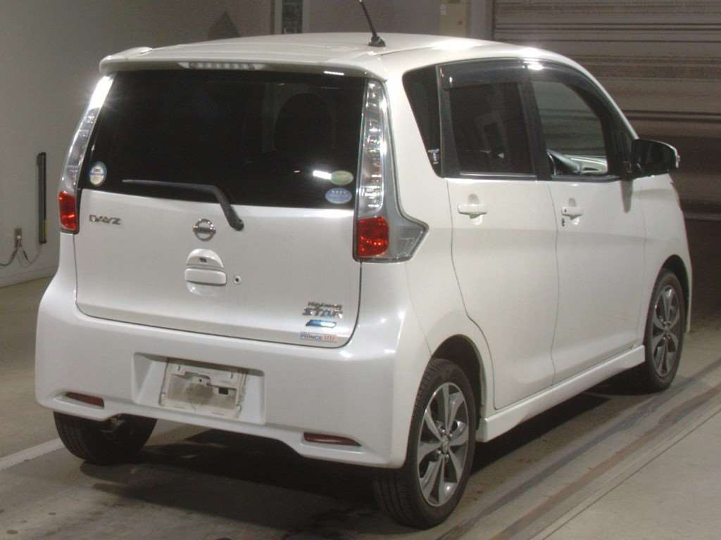 2013 Nissan DAYZ B21W[1]