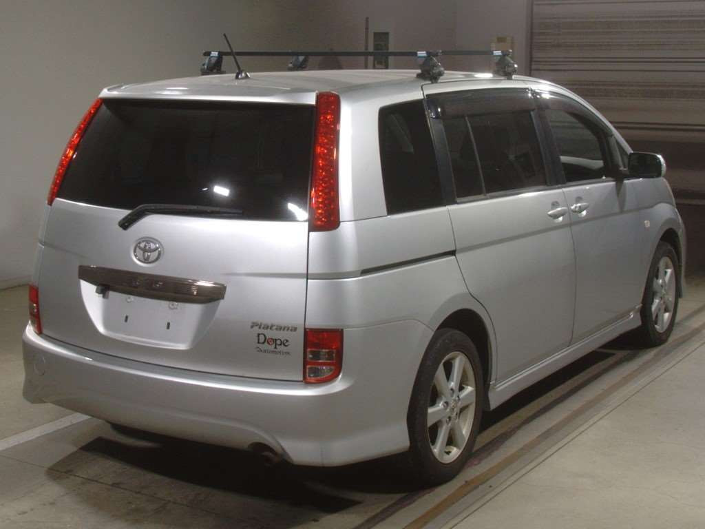 2005 Toyota Isis ANM10W[1]