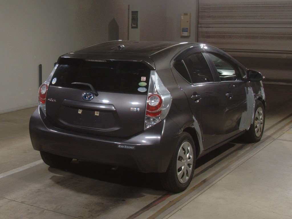 2014 Toyota Aqua NHP10[1]